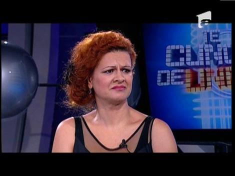 Te cunosc de undeva! Maria Buza a mai bifat o transformare spectaculoasa: a intrat in pielea enigmaticei Annie Lennox