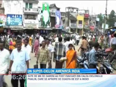 Aproape 300.000 de oameni, evacuati din calea ciclonului Phailin