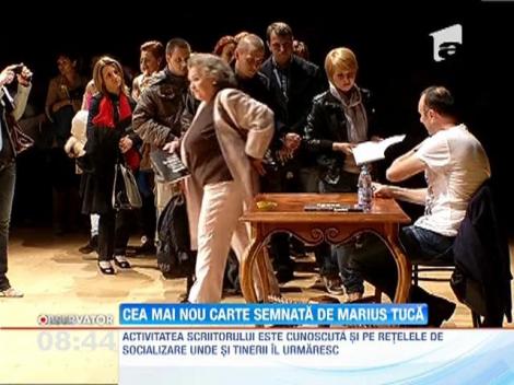 "Am sa te iubesc pana la sfarsitul lumii": Marius Tuca si-a lansat cel mai nou volum de poezie, in prezenta unor nume mari