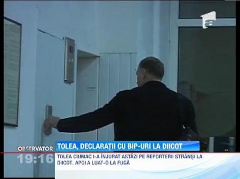 UPDATE / Tolea Ciumac i-a injurat pe reporterii stransi la DIICOT