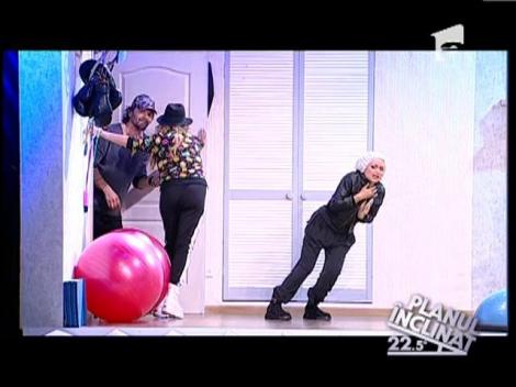 Partea 1 / Proba "Planul inclinat" - Vedetele din a doua echipa au pus in scena piesa "Lectia de dans"