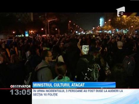 Update / Daniel Barbu, ministrul Culturii, atacat de protestatarii care cer oprirea proiectului Rosia Montana