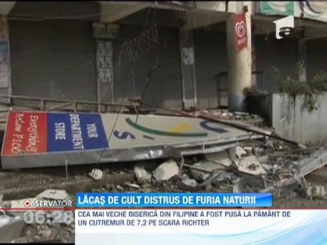 Imagini socante din timpul seismului din Filipine! Turla celei mai vechi biserici se prabuseste sub privirile martorilor