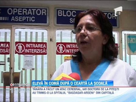 O eleva a ajuns in coma , dupa ce a facut un atac cerebral in timpul unui curs