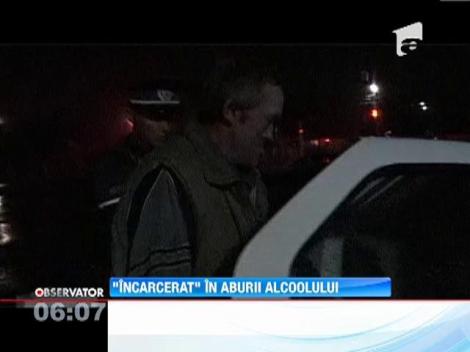 Un sofer in stare avansata de ebrietate a fost gasit dormind intr-o masina lovita