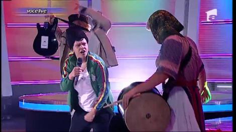 Maria Buza se transforma in Roman Iagunov (Zdob si Zdub) - "Moldovenii s-au nascut"