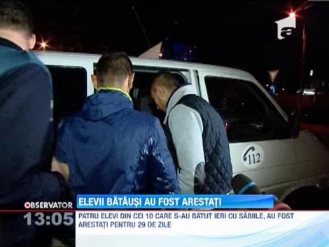 Elevii batausi au fost arestati pentru 29 de zile