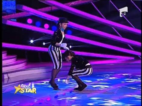 Ioana si Catalina au impresionat juriul cu un dans-pantomima
