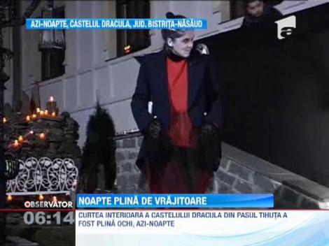 Turistii neinfricati au petrecut la "Balul Vrajitoarelor" de la Castel Dracula
