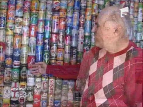 17 ani. 25 de tari. Aproape 800 de amintiri: Un pensionar si-a tapetat un perete al casei cu cutii de bere si suc, aduse din calatorii