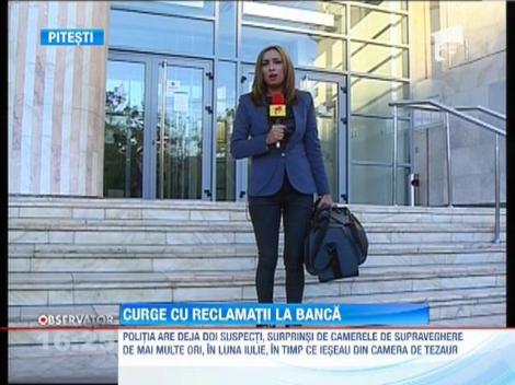 Update / La o banca din Pitesti, banii din seifuri dispar pe banda rulanta