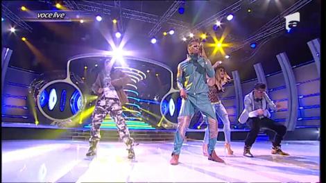 Mike Diamondz a “rupt” scena cu o transformare spectaculoasa in AplDe.Ap de la Black Eyed Peas