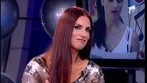 Cu o atitudine de femeie fatala, Ellie White a intrat in pielea lui Cheryl Cole la “Te cunosc de undeva”