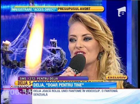 Delia joaca rolul unei fantome in ultimul ei videoclip