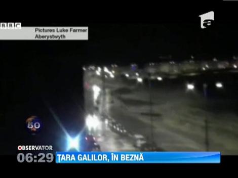 O furtuna puternica a lasat in bezna mii de locuinte, in Tara Galilor