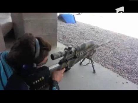 Mircea Badea a tras cu pusca prevazuta cu luneta