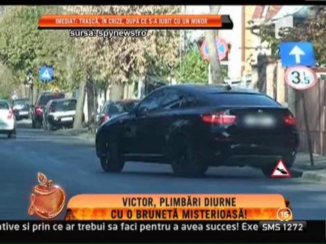 Victor, plimbari diurne cu o bruneta misterioasa!