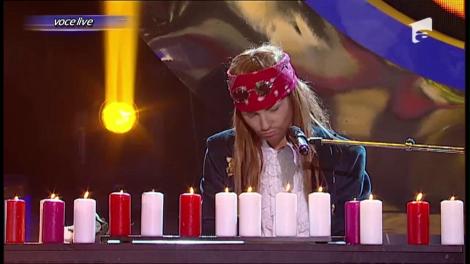 Ellie White se transforma in Axl Rose - "November rain"