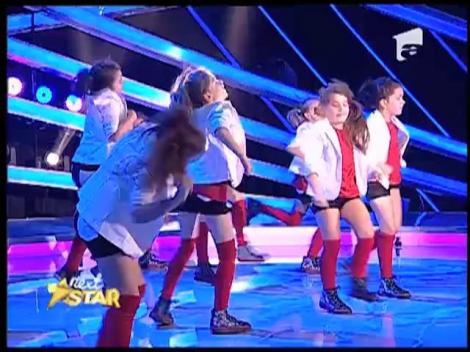 Little Dancers, dans la nivel înalt pe scena "Next Star"