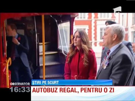 Ducele şi ducesa de Cambridge au ieșit la plimbare... cu autobuzul. Roșu, supraetajat