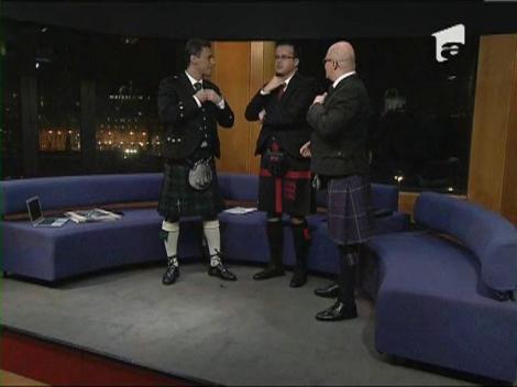 Mircea Badea, Mihai Gâdea şi Adrian Ursu, îmbrăcaţi în kilt