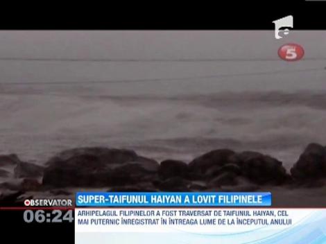 Taifunul Haiyan a lovit insule din Filipine cu rafale de vânt care au atins 315 km/h!