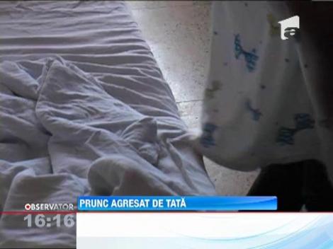 Prunc agresat de propriul tată