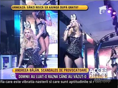 Andreea Bălan și dansatoarele ei, scandalos de provocatoare