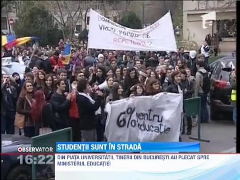 Mii de studenţi au ieşit în stradă, nemulţumiţi de lipsa banilor din educaţie