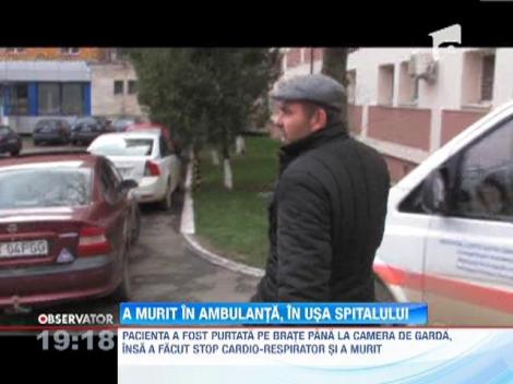 A murit în ambulanţă, chiar în poarta spitalului, din cauza unei şoferiţe care a blocat intrarea
