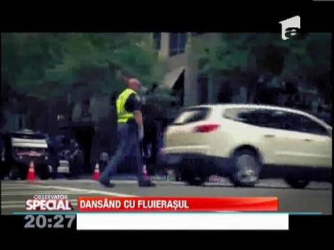 SPECIAL! Un politist dansator