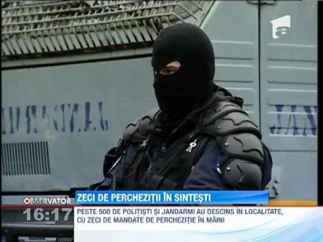 UPDATE / 500 de mascaţi şi poliţişti au descins în comuna Sinteşti