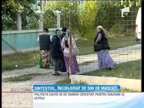 500 de mascaţi şi poliţişti au descins în comuna Sinteşti