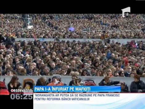 Papa Francisc a ajuns pe lista neagră a mafioţilor!
