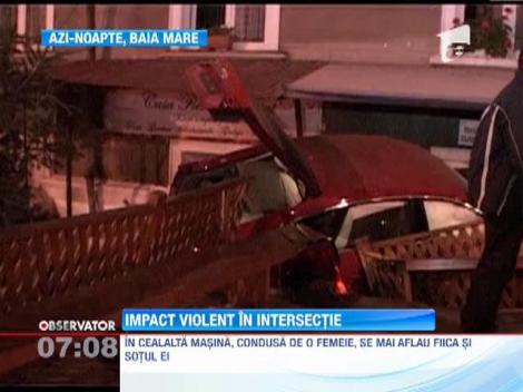 Impact violent într-o intersecţie din Baia Mare