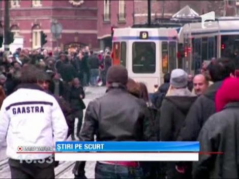 Alcoolicii care să curăţă străzile din Amsterdam, recompensaţi cu jumătate de pachet de tutun şi 5 halbe de bere