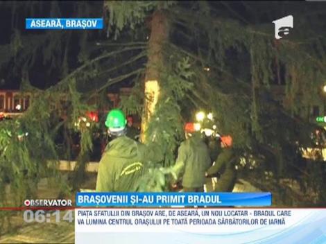 Braşovenii şi-au împodobit bradul de Crăciun