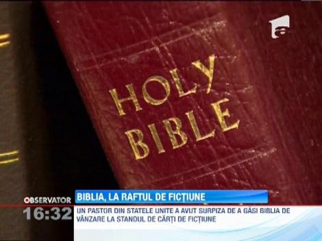 Biblia, etichetată drept roman de ficţiune la standurile unei librării din SUA