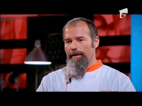 Duel: Răzvan Cruceanu - Crumble de migdale cu cremă de iaurt și ciocolată albă cu căpșuni