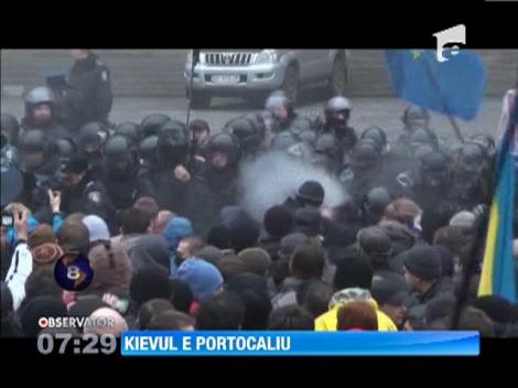 Amânarea acordului de asociere cu UE a scos zeci de mii de oameni, pe străzile din Kiev