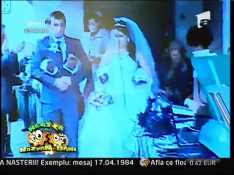 Smiley news: Cum îşi scot ruşii maşina din copcă