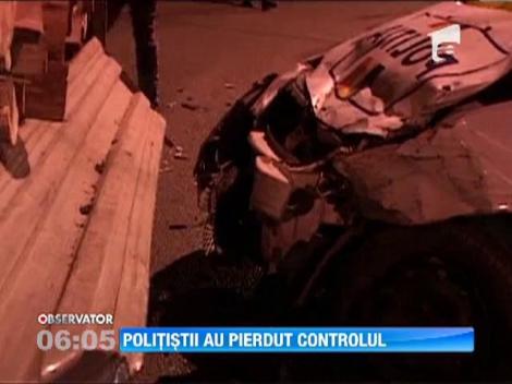Baia Mare: O maşină de poliţie s-a ciocnit cu o autoutilitară încărcată cu lemne