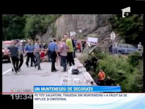 Salvatorii români care au adus victimele accidentului din Muntenegru în ţară, decoraţi la Guvern