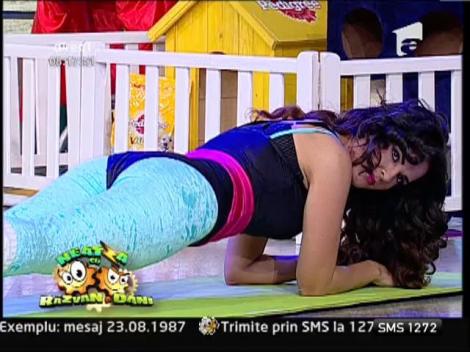 Pilates cu Roxana Ionescu, Flavia Mihăşan şi "Goddess" Andreea!