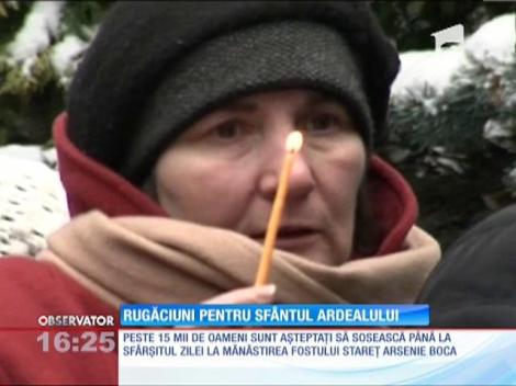 Pelerinaj mare la Mănăstirea Prislop! Mii de oameni s-au rugat la mormântul sfântului din Ardeal
