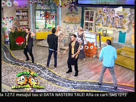 Spectacol la ”Neatza”! Connect-R, lecţii de dans pentru matinali pe ritmurile lui MC Hammer