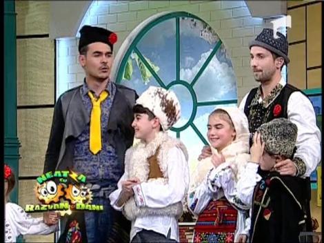 Anca Martin şi Roxanei Ionescu, ironii pe seama talentului lor muzical