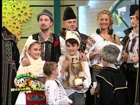 Omar a câştigat trofeul "Românaşul de aur", acordat celui mai talentat copil de Ziua Naţională