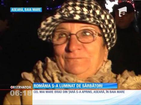 S-au aprins luminile de Crăciun!