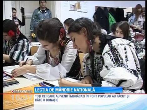 Elevii Liceulului "Andrei Şaguna" au schimbat uniformele cu costume tradiţionale româneşti
